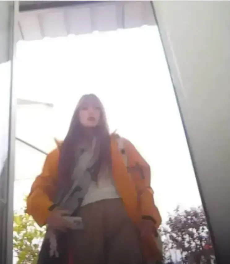 《黄色冲锋衣木木厕所被偷拍》高清完整版免费在线播放 - 成都奶茶店偷拍全程原视频无删减全集 - 深度还原黄色冲锋衣木木事件始末